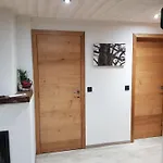 Au De *